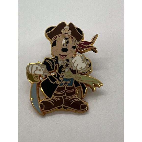 2007 Disney Pirates Caribbean Trading Pin Mickey Mouse Pirate Leaning on Sword - Picture 1 of 3